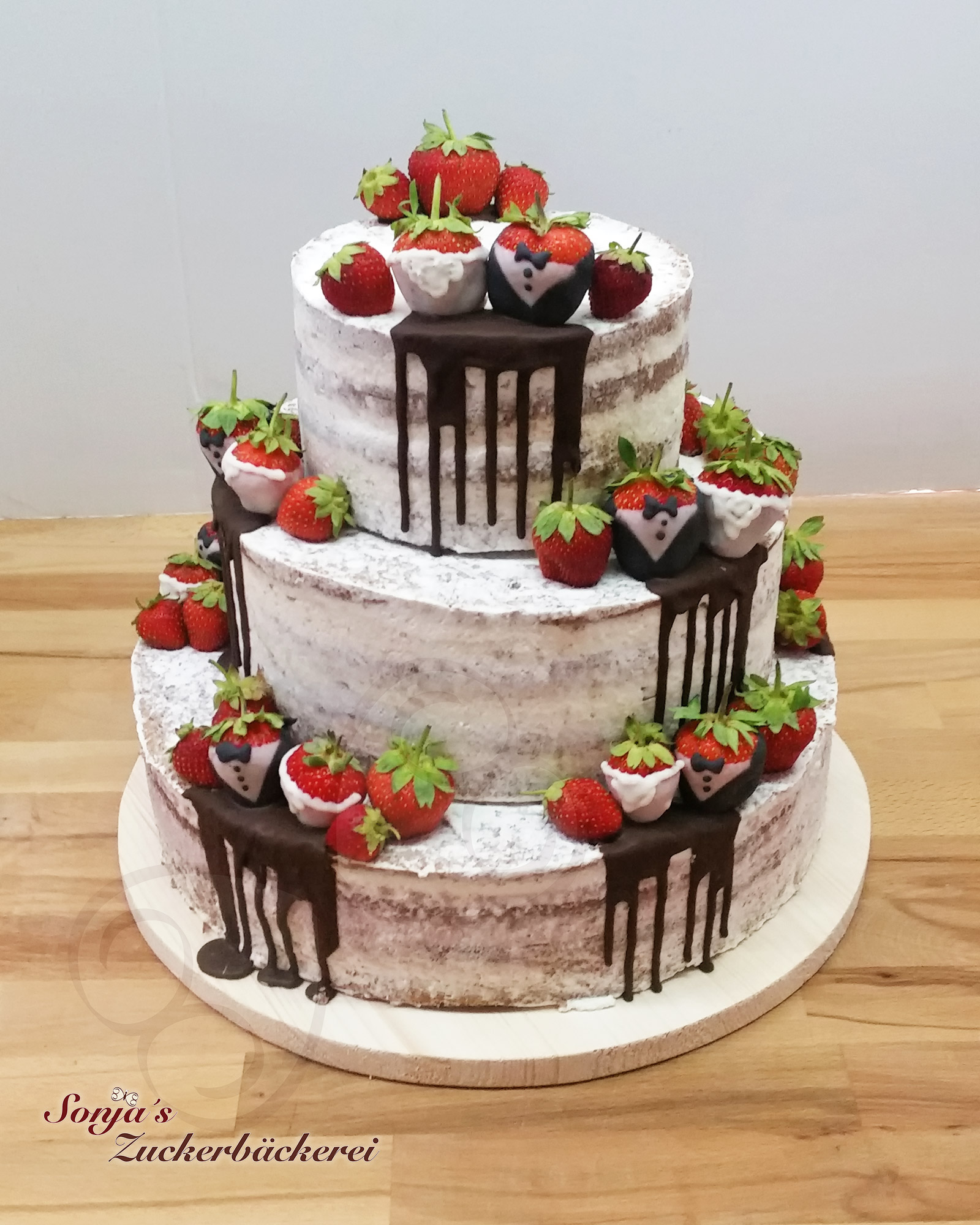 hochzeit-semi-naked-cake-mit-erdbeeren